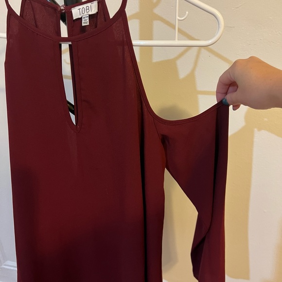 Tobi maroon chiffon top with shoulder cutouts sz XS - Picture 6 of 12
